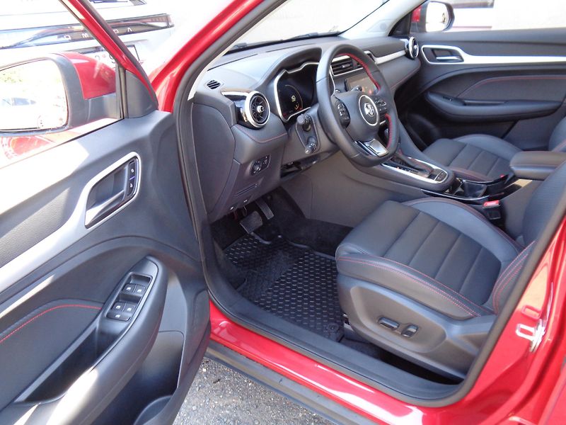 MG ZS 1,0i 111 PS,AT,Excl,MÁLO KM! - fotka 9 z 31