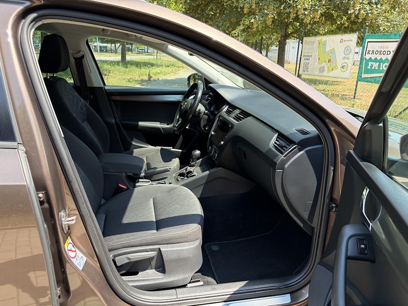 Škoda Octavia 2.0 TDi DSG CLEVER - fotka 19 z 28