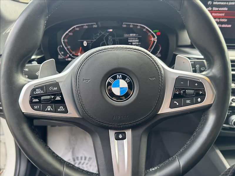 BMW Řada 5 540XD,250kw,M packet - fotka 19 z 34