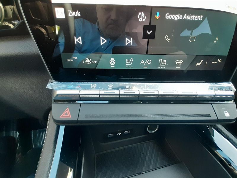 Renault Espace (2026) Iconic full hybrid E-Tech 200k - fotka 14 z 16