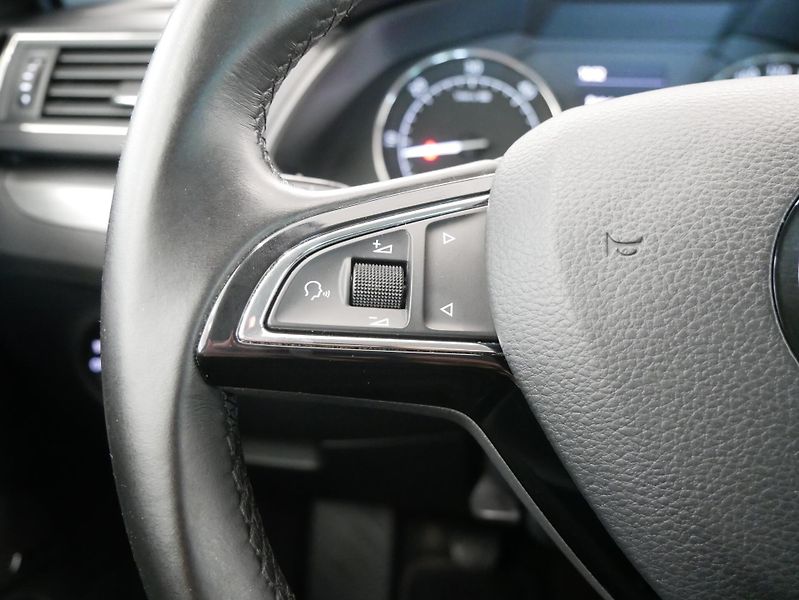 Škoda Superb - fotka 16 z 29