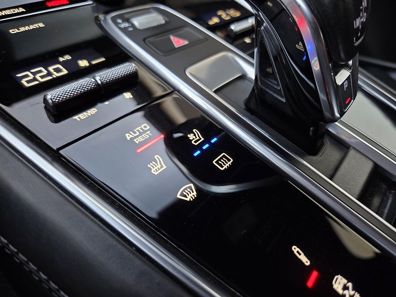 Porsche Panamera TURBO ZÁRUKA APPROVED!!! - fotka 42 z 59