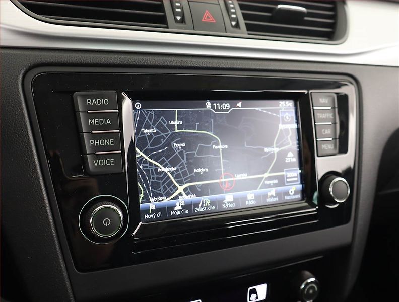 Škoda Rapid (2017) Spaceback 1.0 TSI, Navi - fotka 16 z 20