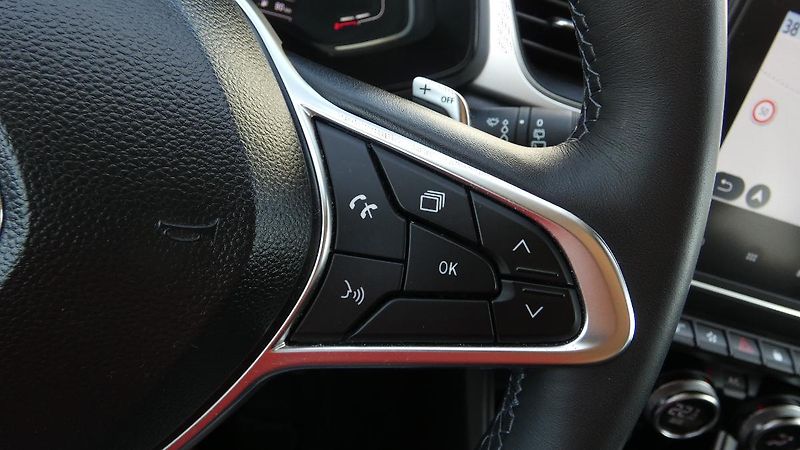 Renault Captur 1,3  TCe 140 Techno EDC - fotka 12 z 22