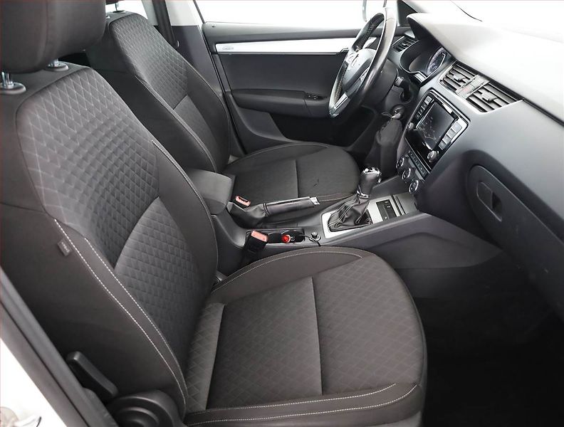 Škoda Octavia (2016) Edition 1.6 TDI, Automat - fotka 7 z 19
