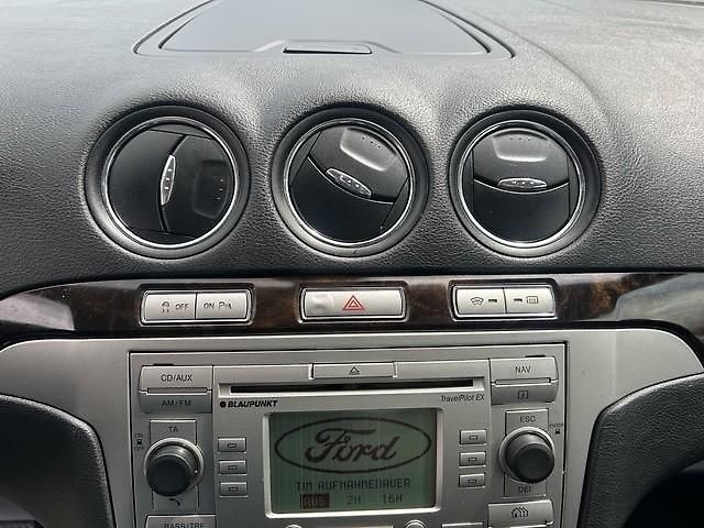 Ford Galaxy 2,0TDCi Ghia 7míst - fotka 27 z 54