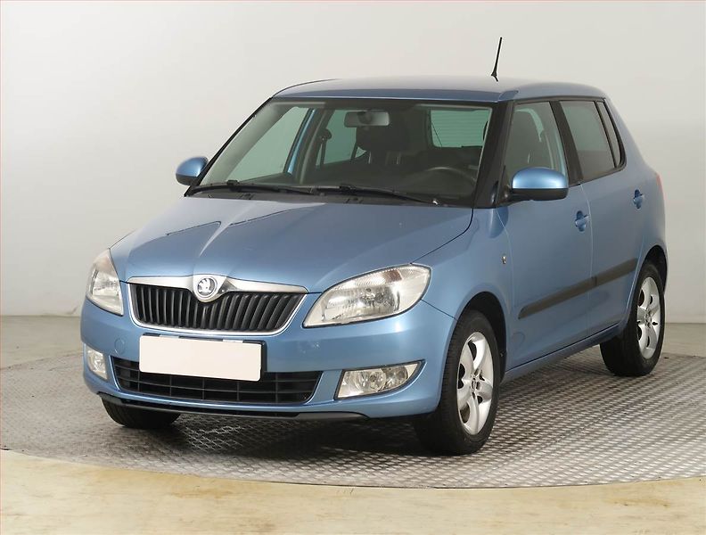 Škoda Fabia (2013) 1.2 12V, po STK, slušný stav - fotka 2 z 15