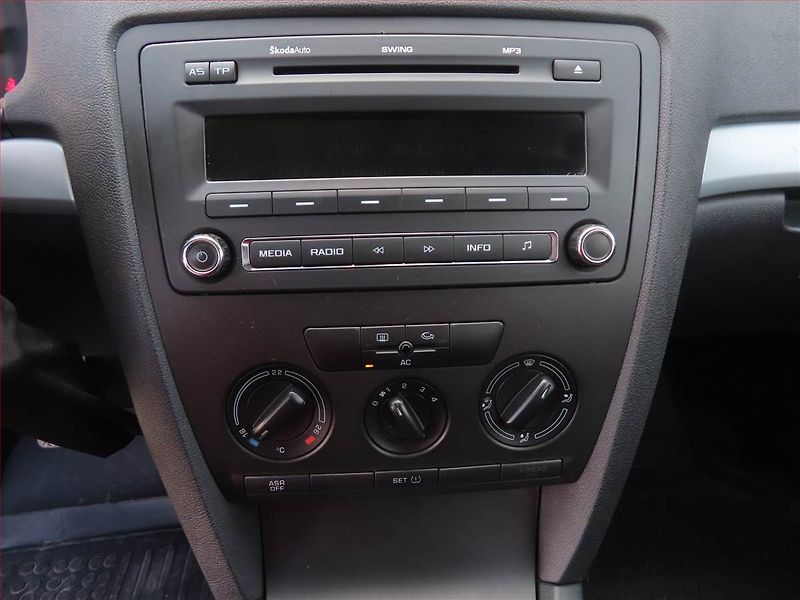 Škoda Octavia (2007) Ambiente 2.0 TDI, Tempomat - fotka 16 z 18