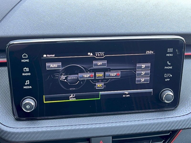 Škoda Kamiq (2025) 1.0 TSI 85 kW DSG Monte Carlo - fotka 19 z 31