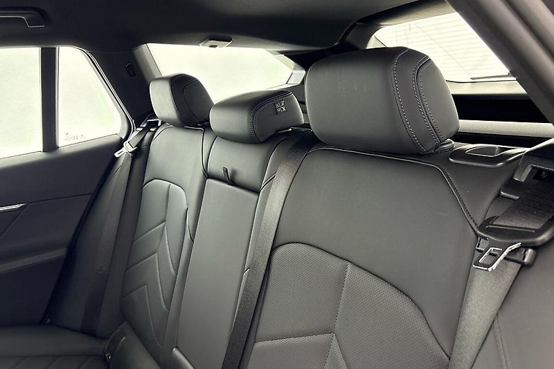 BMW Řada 5 540d xDrive Touring - fotka 8 z 24