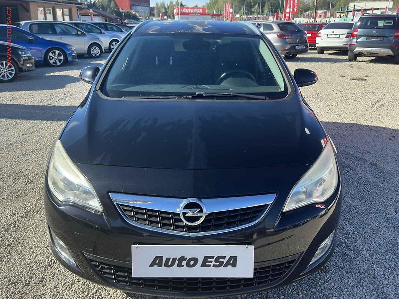 Opel Astra (2011) 1.4 T, 1.maj, AC, tempo - fotka 2 z 18