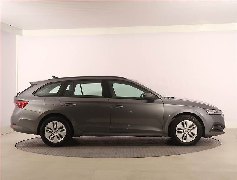 Škoda Octavia (2024) Ambition 2.0 TDI, digi klima - fotka 6 z 21