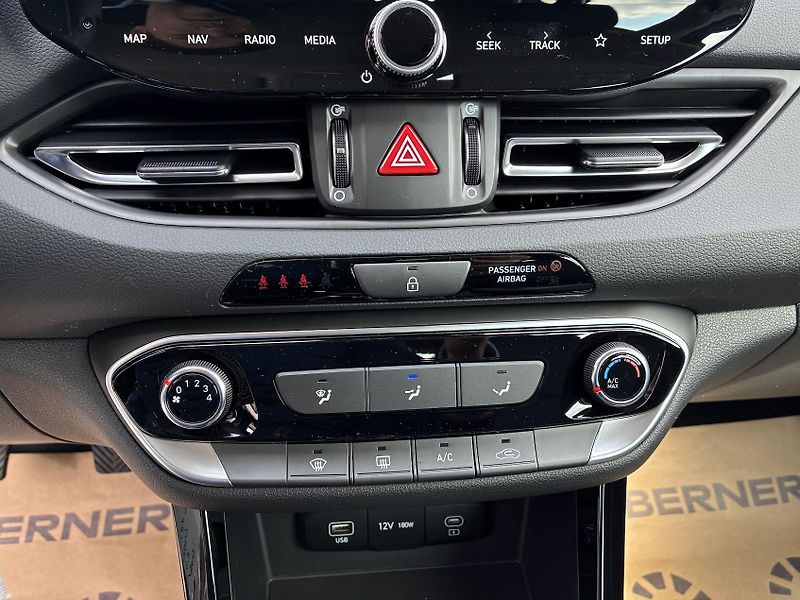 Hyundai i30 1.0 TGDI SMART NOVÉ - fotka 15 z 19