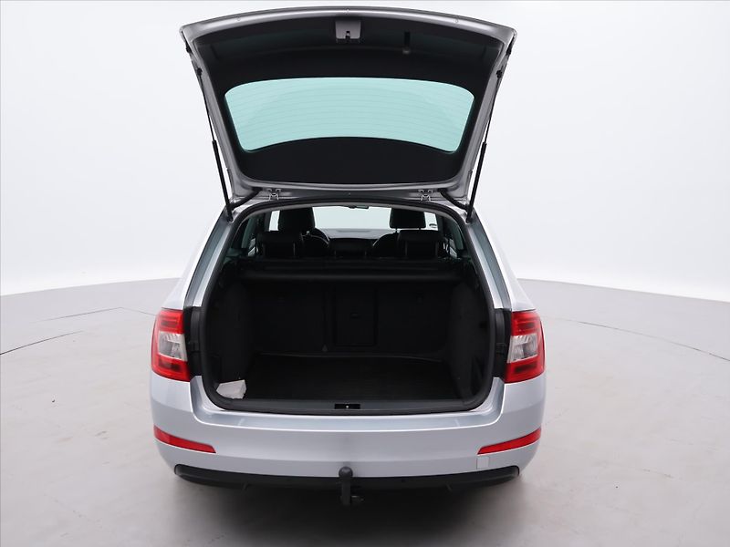 Škoda Octavia 1,4 TSI 103kW Elegance+ Xenon - fotka 9 z 32