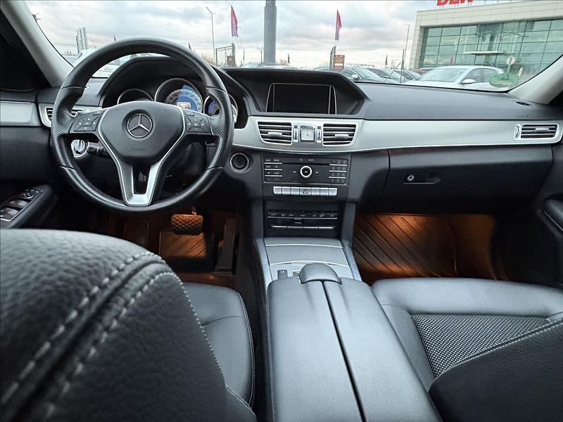 Mercedes-Benz Třídy E 2,2 200CDi 100kW,Led,Navi,Výhř - fotka 9 z 36