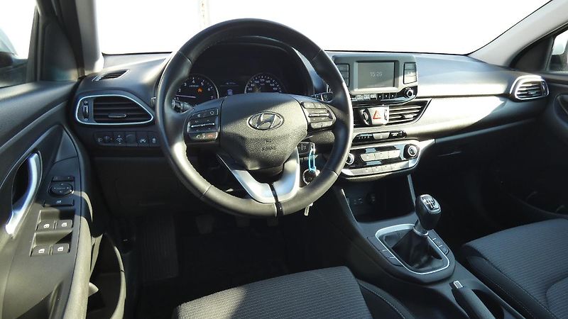 Hyundai i30 Kombi 1,0 T-GDI Trikolor - fotka 5 z 23