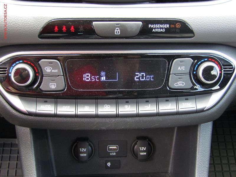 Hyundai i30 (2021) 1.5 T-GDi, 1.maj,ČR - fotka 15 z 22