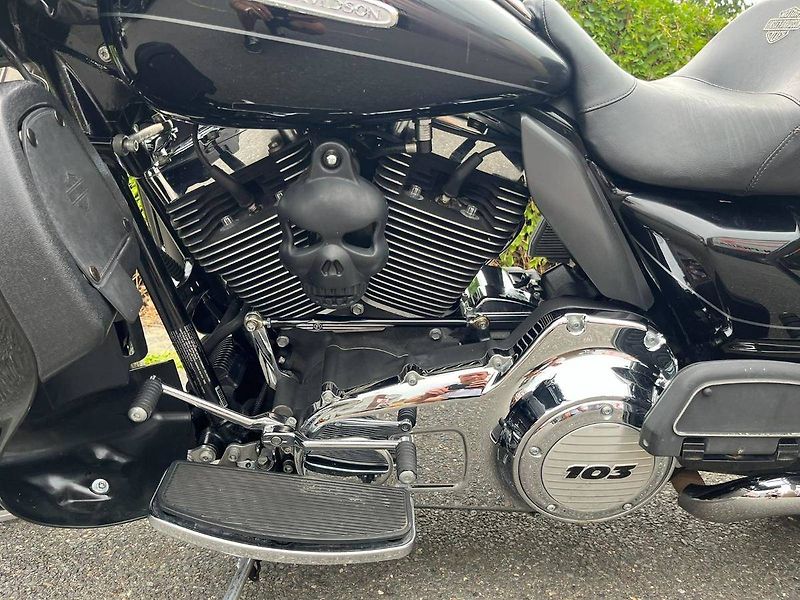 Harley-Davidson FLHTK Electra Glide Ultra Limited 1690 (2012) - fotka 11 z 12