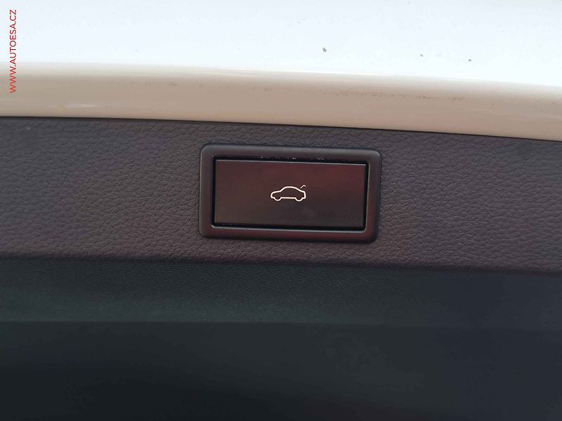 Škoda Karoq (2020) 1.5 TSi, Drive, LED, kamera - fotka 21 z 23