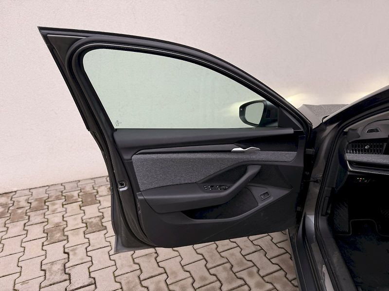 Škoda Superb (2024) COMBI SELEC TD 110/2.0 A7F - fotka 18 z 32