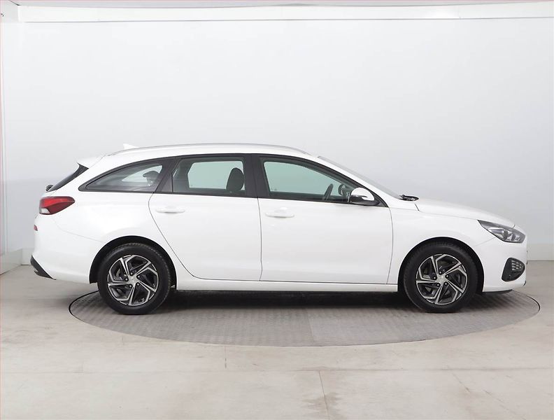 Hyundai i30 (2023) Family Comfort 1.0 T-GDI, ČR - fotka 6 z 17