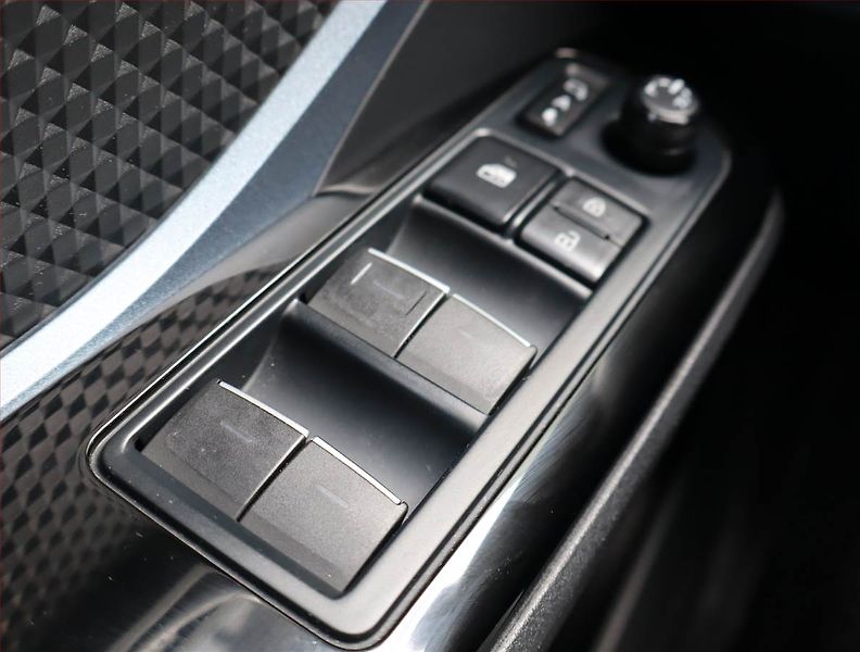 Toyota C-HR (2020) Selection 2.0 Hybrid - fotka 16 z 20