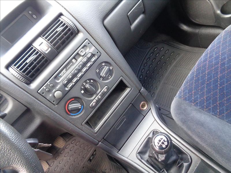 Opel Astra 1,4 - fotka 15 z 16