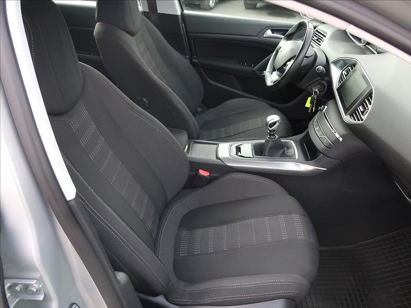 Peugeot 308 2,0 BHDi,110kW,NovéČR,DPH - fotka 13 z 23