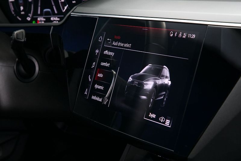 Audi e-tron 55 300kW Kessy ACC HUD ZÁRUKA - fotka 28 z 37