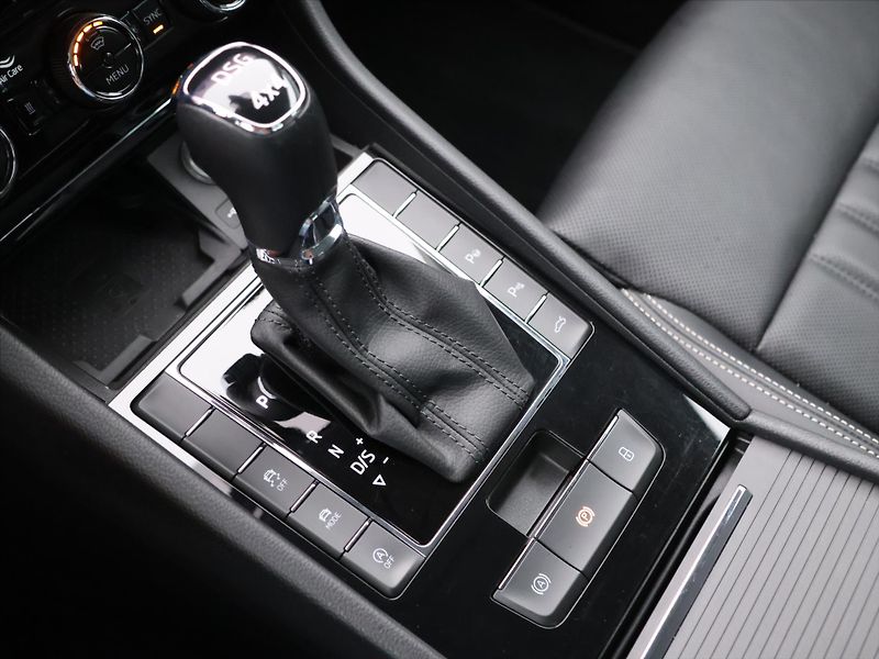Škoda Superb 2,0 TDI 140kW DSG 4x4 L&K DPH - fotka 28 z 39