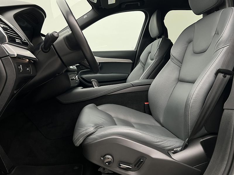 Volvo XC90 B5 AWD MOMENTUM PRO 7 MÍST - fotka 3 z 44
