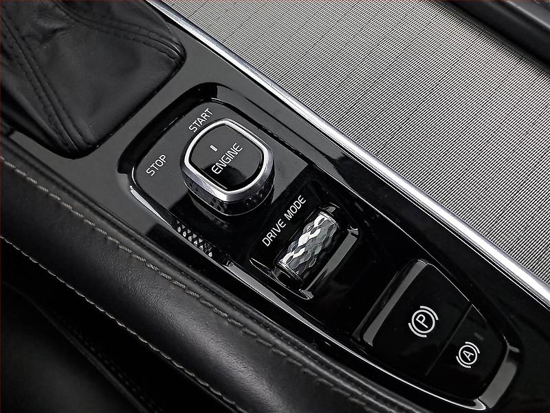 Volvo XC90 (2015) D5 AWD - fotka 21 z 29