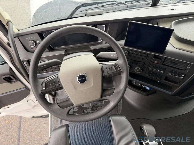 Volvo (2025) FH 500 GLOBE XL EURO 6 - fotka 4 z 10