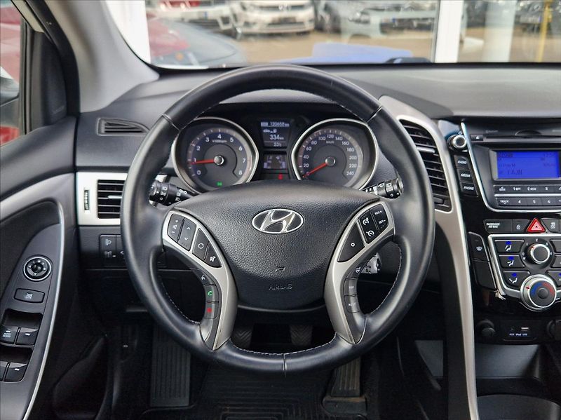 Hyundai i30 1,6 i 1.MAJITEL POUZ AUTORIZAK - fotka 19 z 32