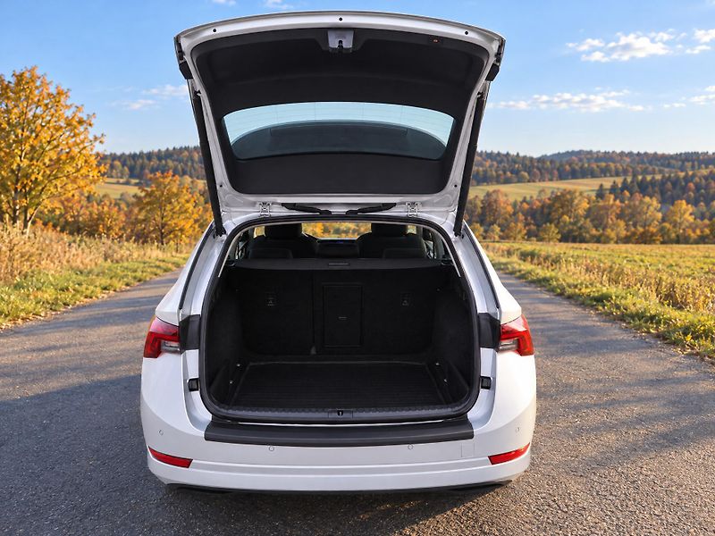 Škoda Octavia 2,0 TDI 110kW DSG DPH Matrix - fotka 9 z 33