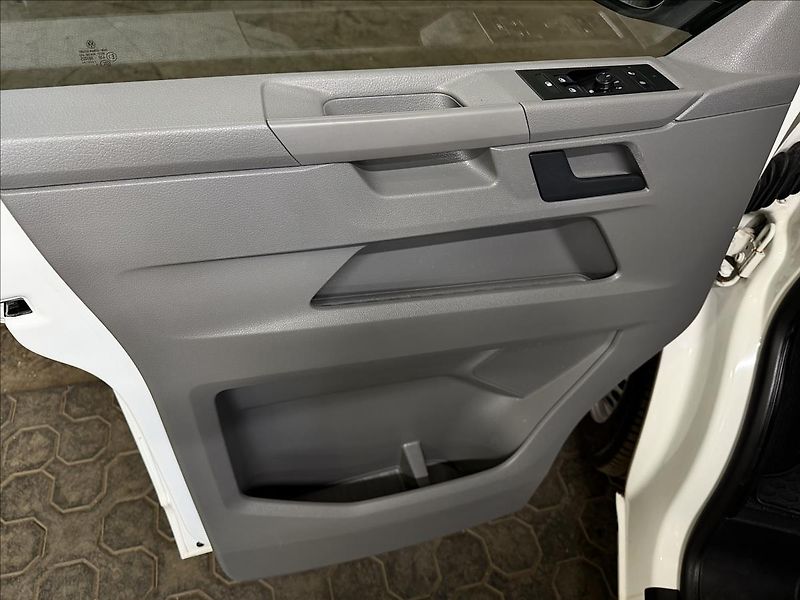 Volkswagen Transporter 2.0TDI 110kW DSG KOMBI 1M - fotka 14 z 39