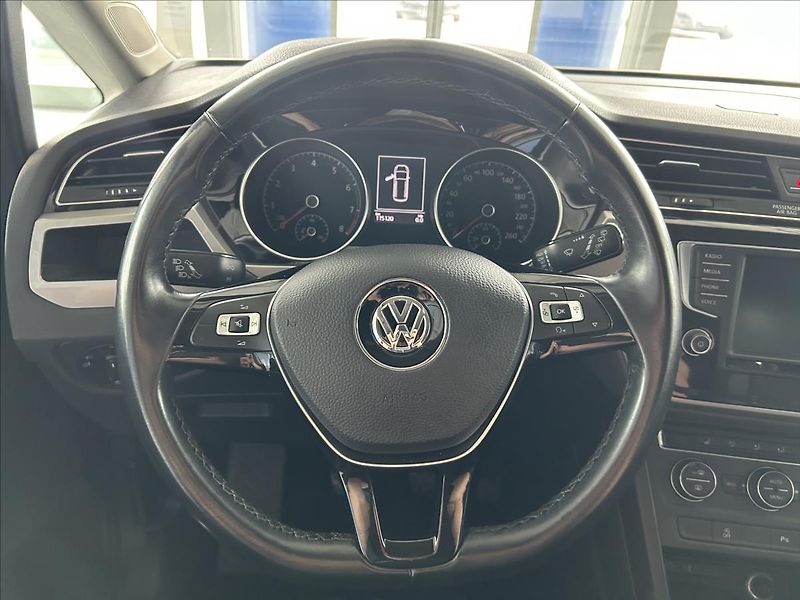 Volkswagen Touran 1,2   TSI 81kW,2.MAJ,SERVISKA - fotka 9 z 22