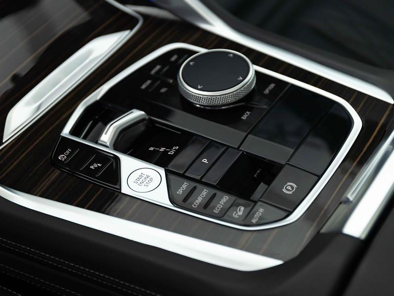 BMW X6 xDrive40i - fotka 15 z 24