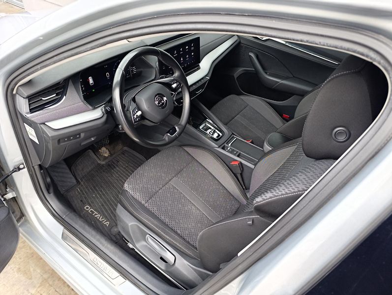 Škoda Octavia 2.0TDi 110kW DSG STYLE ČR - fotka 10 z 27