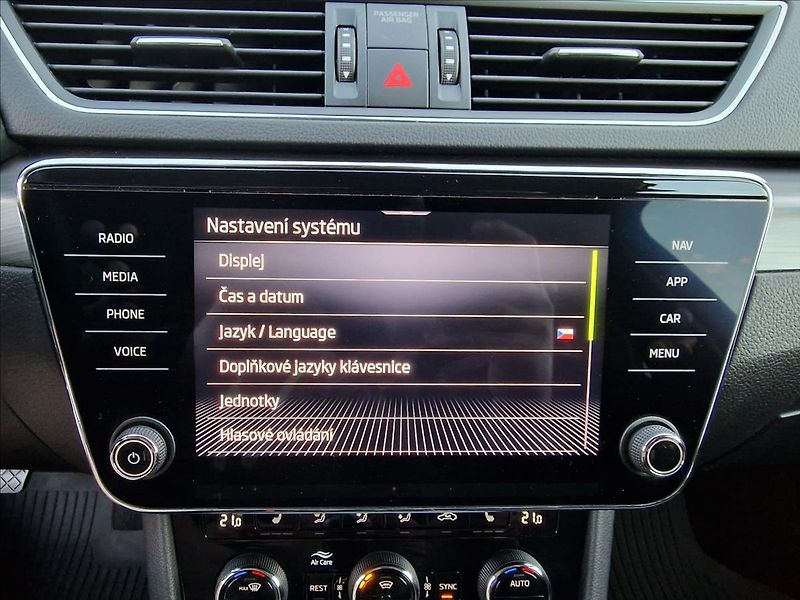 Škoda Superb 2.0TDI 110kW Style Combi,1Maj - fotka 30 z 49