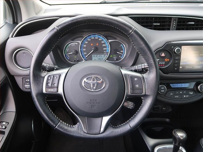 Toyota Yaris (2015) 1.5 Hybrid, Automat, Kůže - fotka 18 z 18