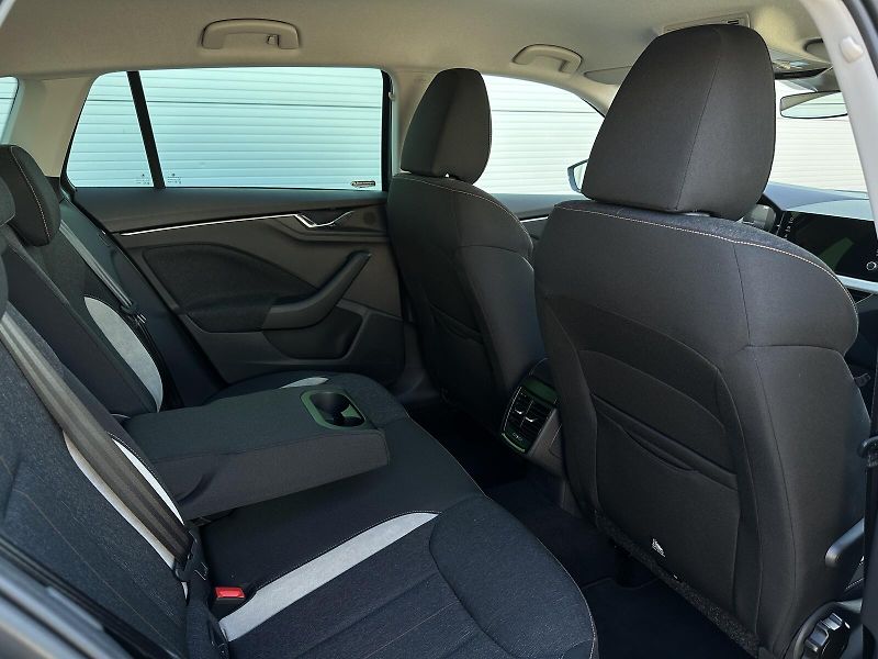 Škoda Scala 1.0TSi TOP & Selection 116PS D - fotka 29 z 31