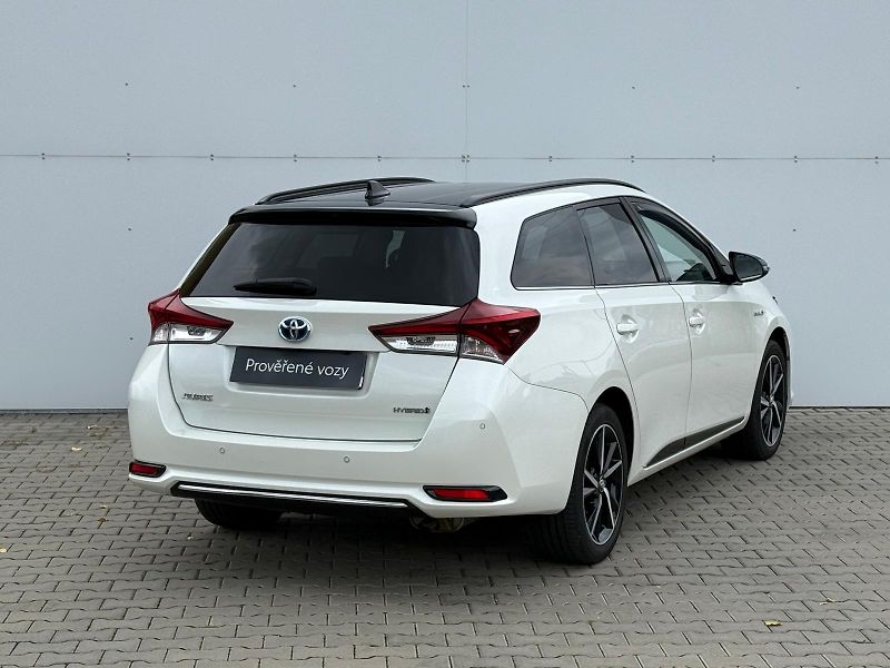 Toyota Auris 1.8 HSD e-CVT Selection - fotka 2 z 27