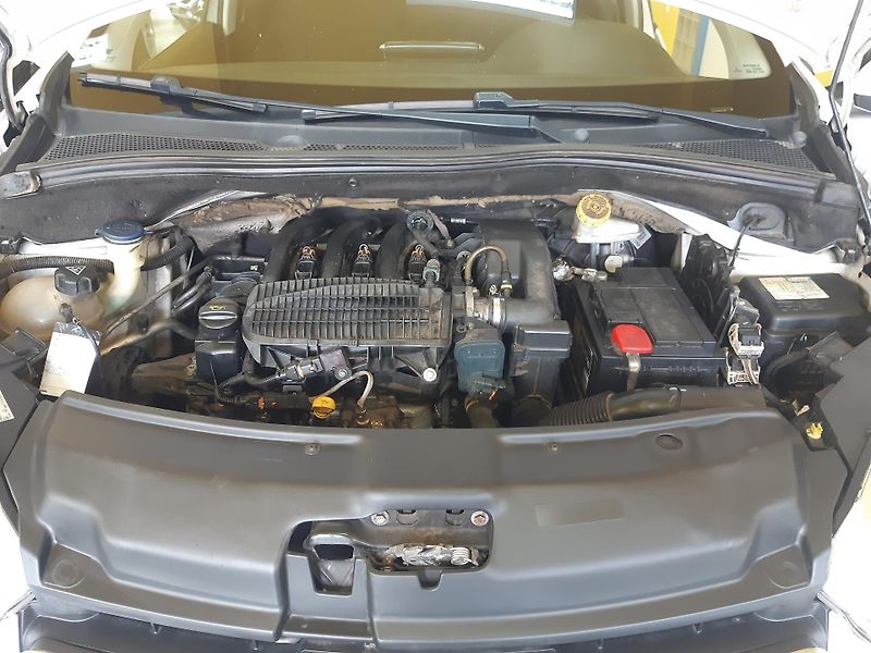 Peugeot 208 1.2 i KLIMA koup. ČR - fotka 24 z 27