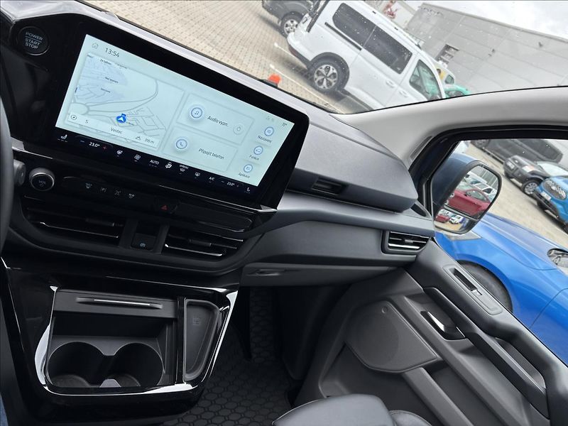 Ford Tourneo Custom 2,0 EcoBlue 125kW L2 Titanium - fotka 38 z 47
