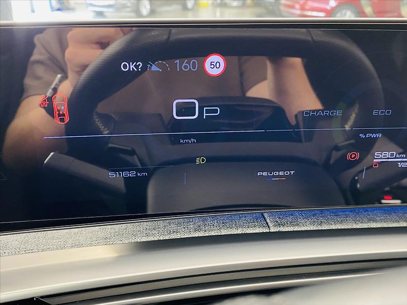 Peugeot 3008 1,2 e-DCS6 Hybrid Allure - fotka 11 z 24