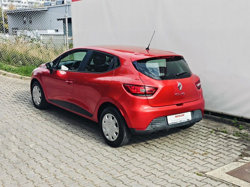 Renault Clio (2015) 1,2 16V 54 kW Limited - fotka 8 z 40