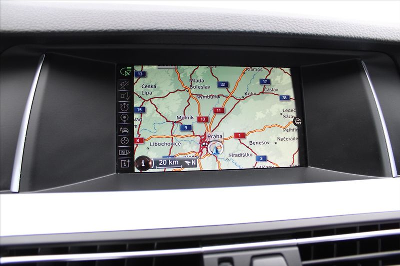 BMW Řada 5 530d xDrive NAVI SERVIS.KN. ČR - fotka 18 z 26