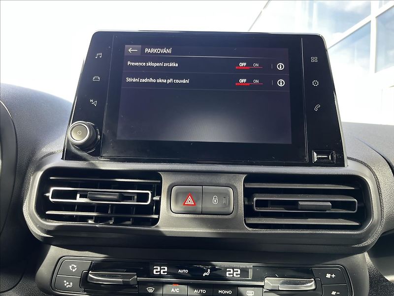 Opel Combo 1,2   LIFE XL EAT8 - fotka 21 z 26