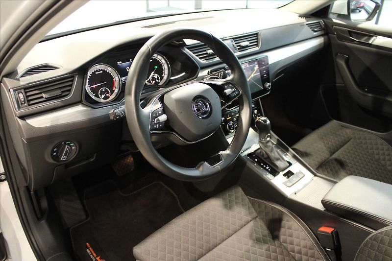 Škoda Superb TDi DSG Combi LED/DPH - fotka 10 z 27
